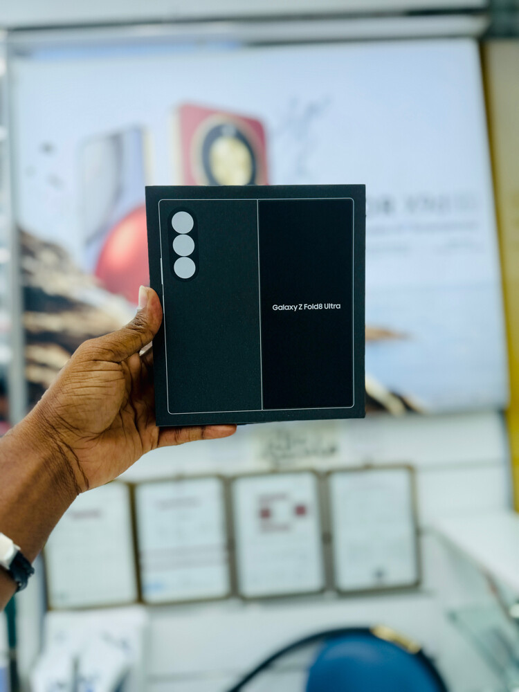 Samsung Galaxy Z Fold 8 Ultra  - 2