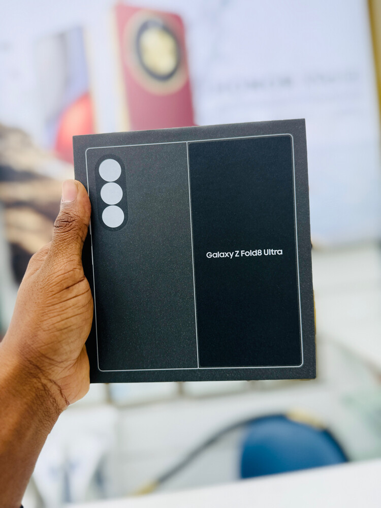 Samsung Galaxy Z Fold 8 Ultra  - 7