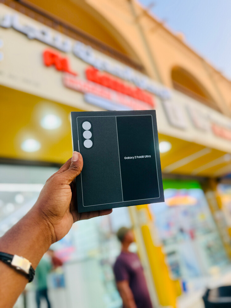 Samsung Galaxy Z Fold 8 Ultra  - 6