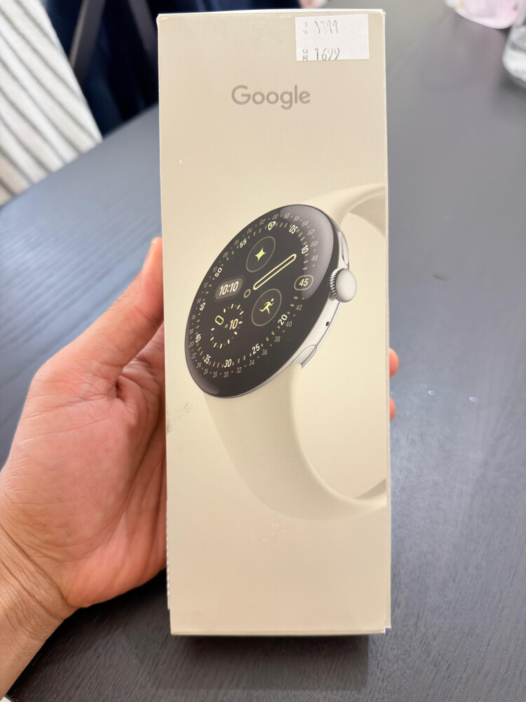 Google Pixel Watch 4 45mm Silver - 1