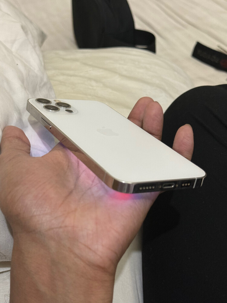 iPhone 12 Pro mint condition - 2