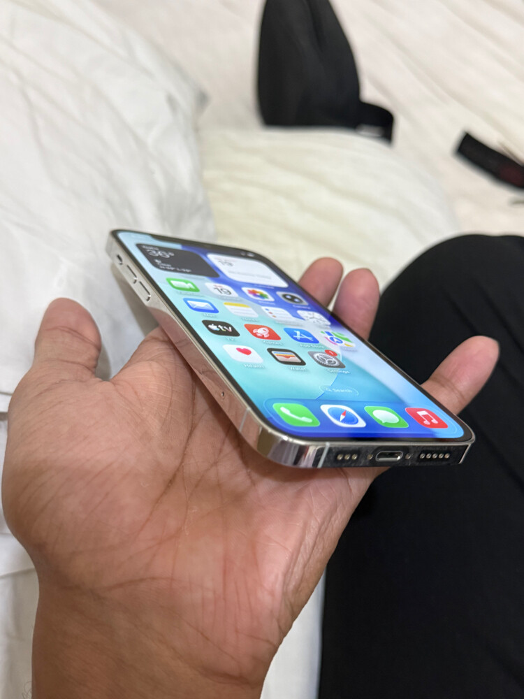 iPhone 12 Pro mint condition - 1