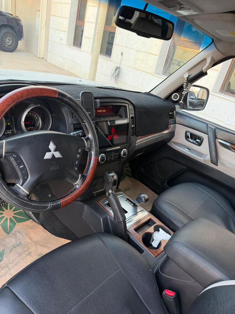 MITSUBISHI PAJERO 2009 - 8