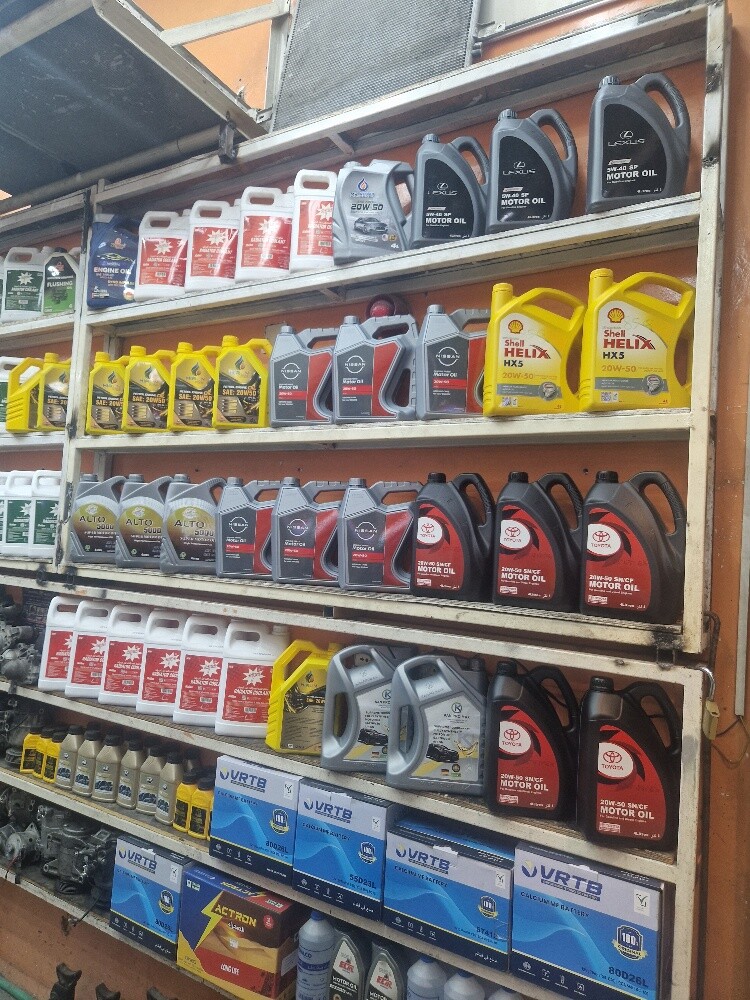 Toyota engine oil and filter New - 1