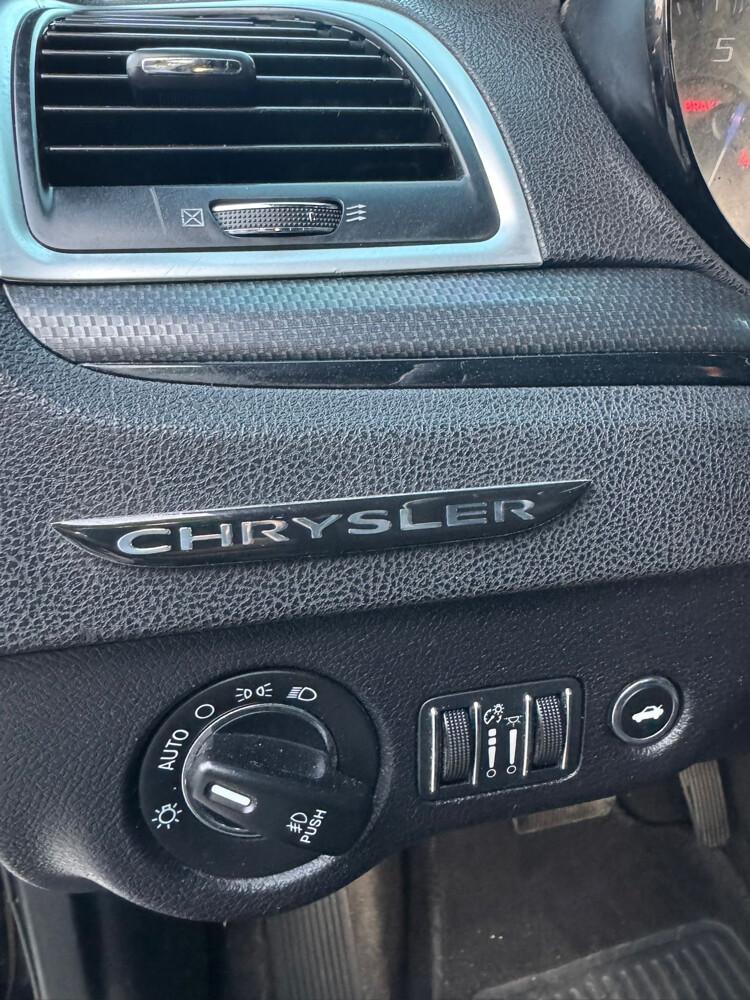 chrysler c300 - 13