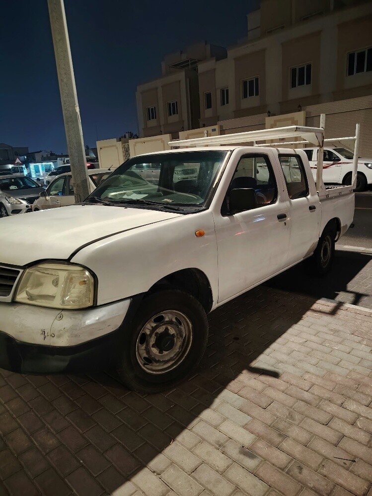 nissan pickup - 4