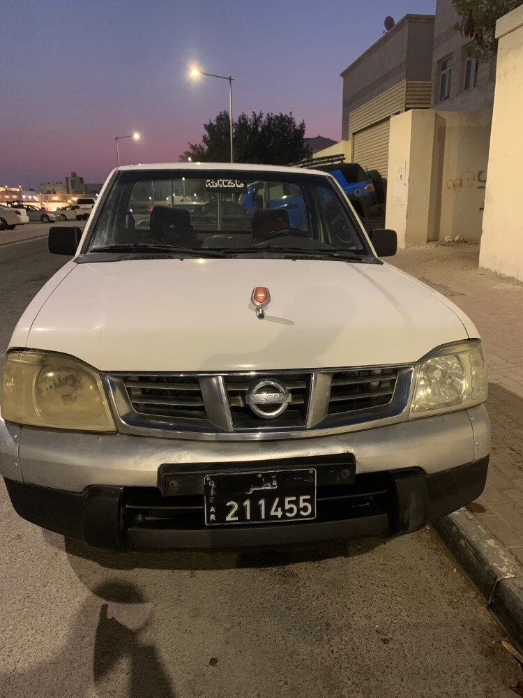 Nissan pickup - 4