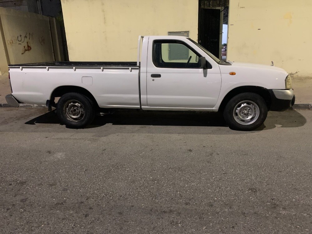 Nissan pickup - 1