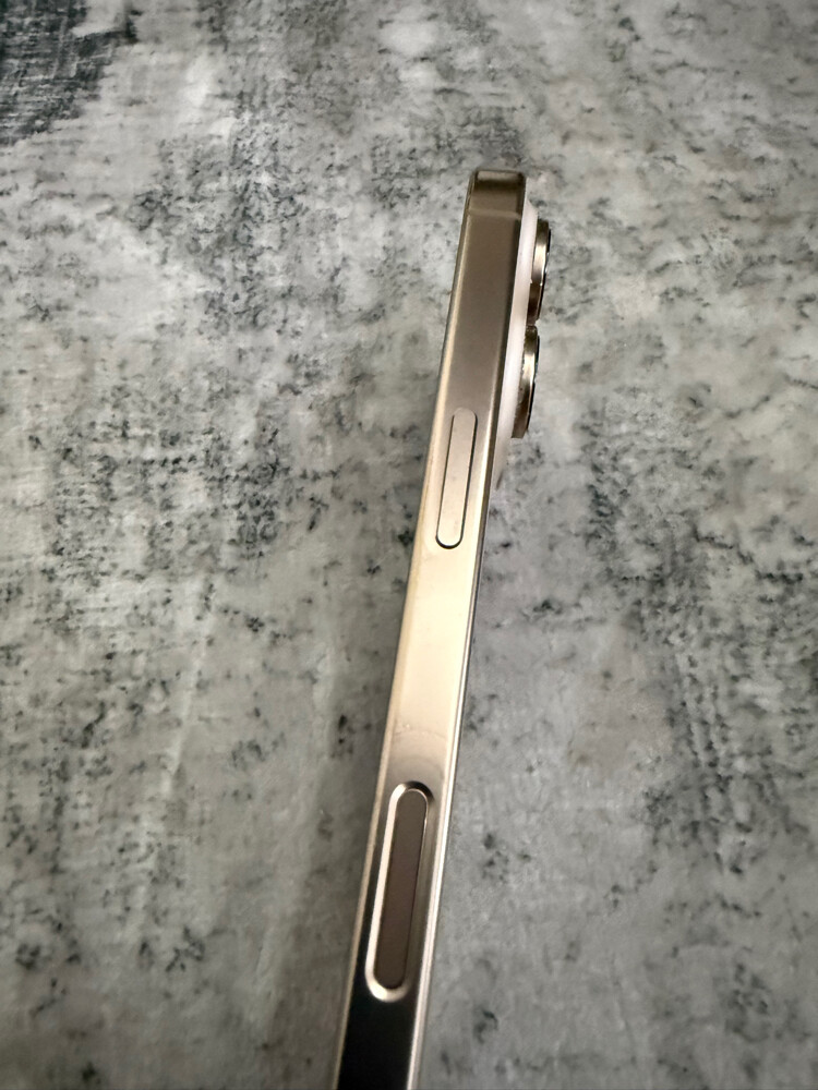iPhone 16 Pro 256 Desert Titanium  - 4