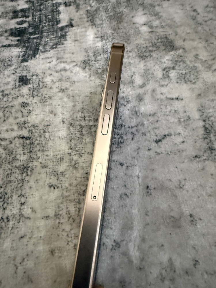 iPhone 16 Pro 256 Desert Titanium  - 3