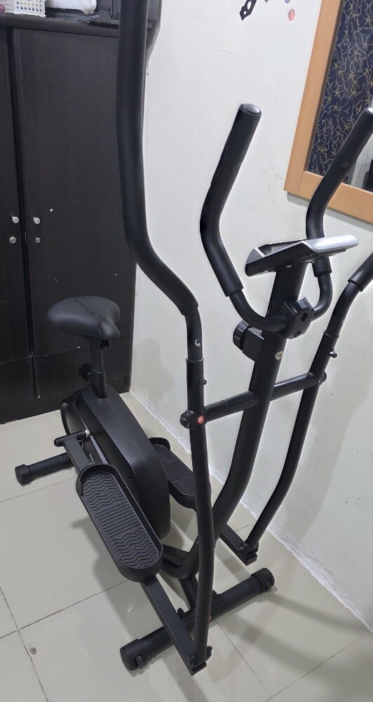 Elliptical cross trainer branded - 1