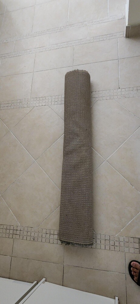 2 pieces of carpets gray color - 4