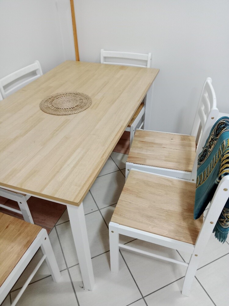 like New table with 6 chaer - 3