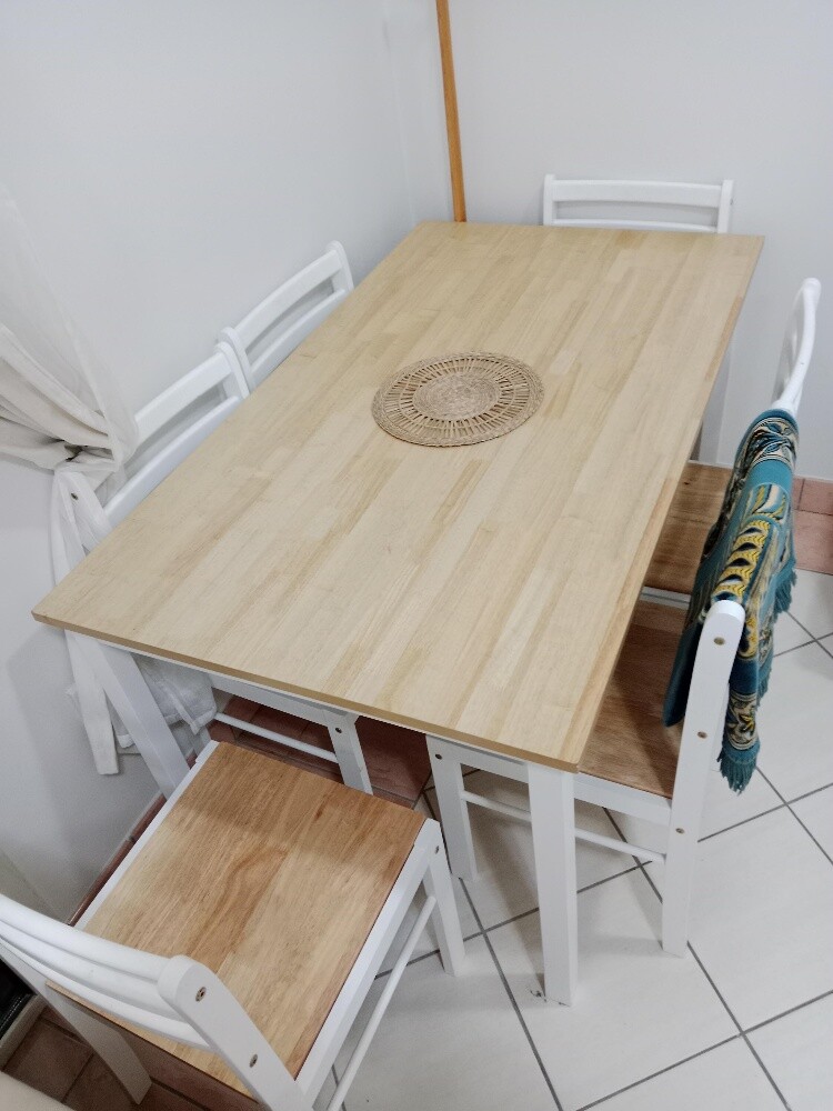 like New table with 6 chaer - 1