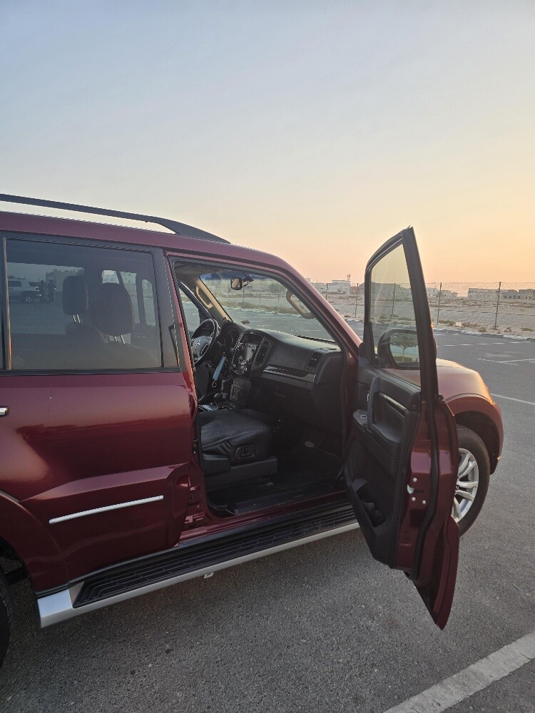 MITSUBISHI PAJERO - 2