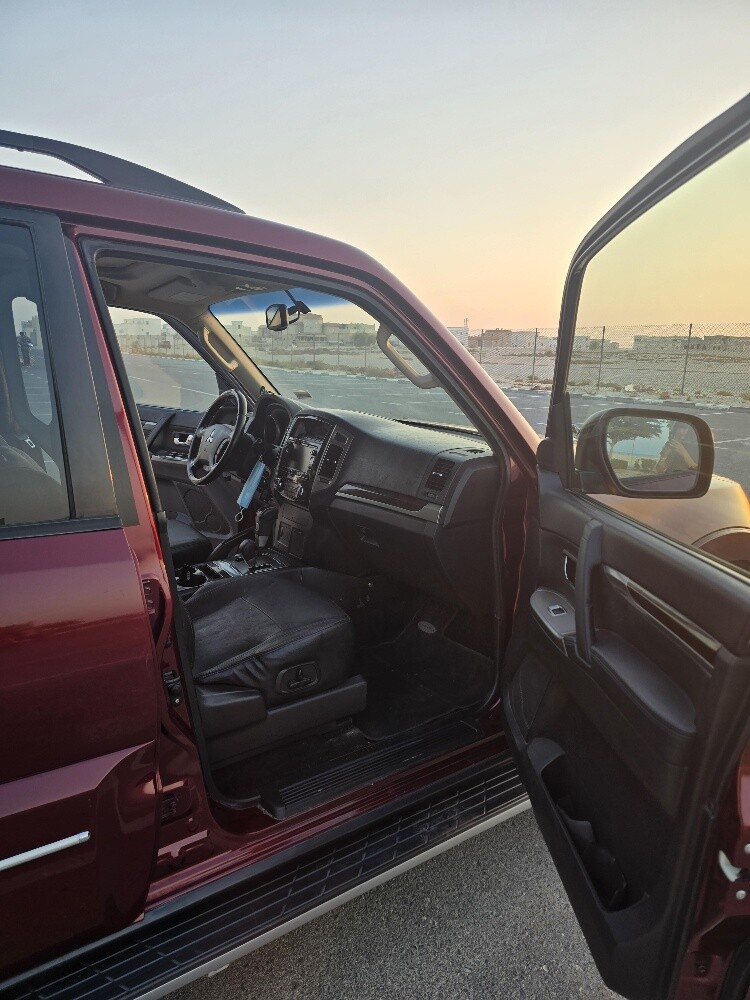 MITSUBISHI PAJERO - 3