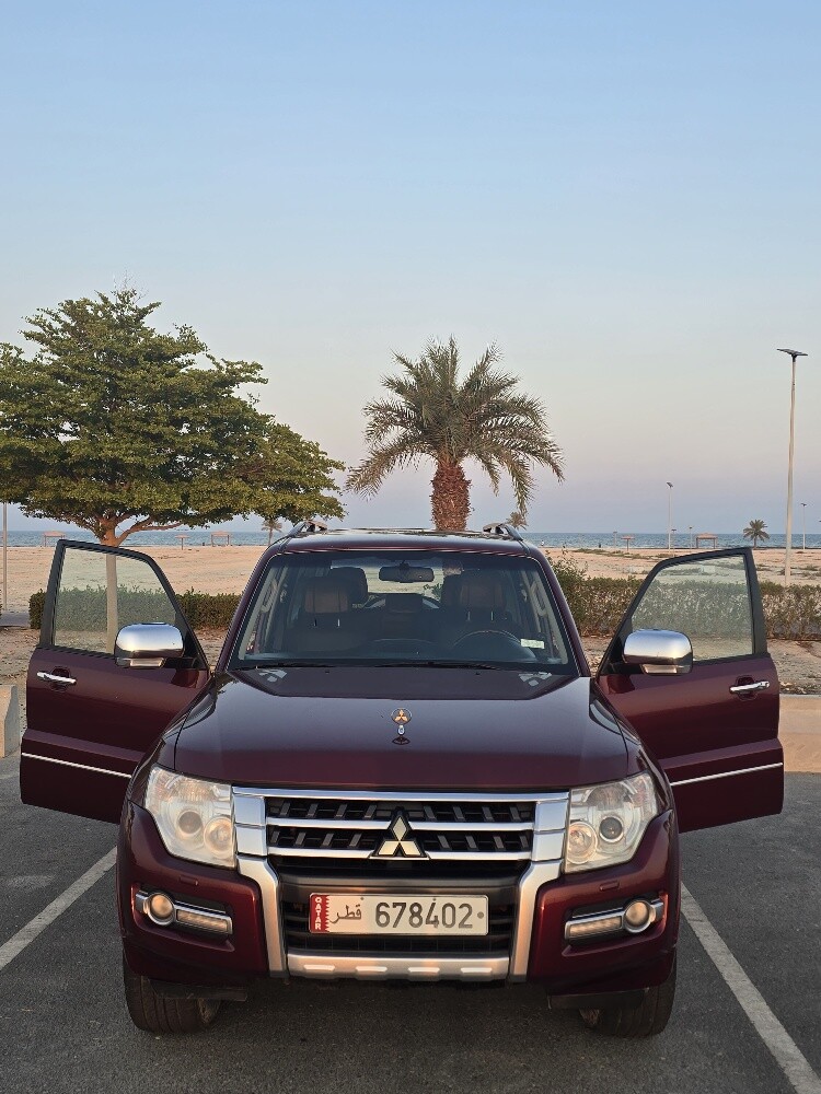 MITSUBISHI PAJERO - 1