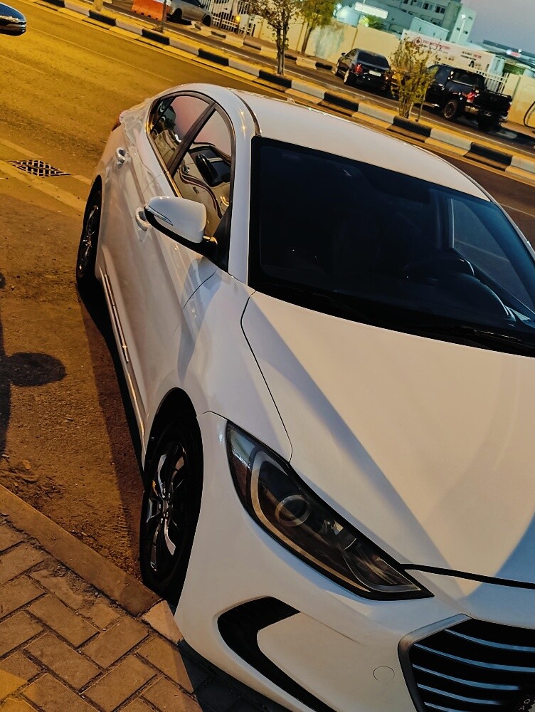 hi Hyundai Elantra 2018 - 1