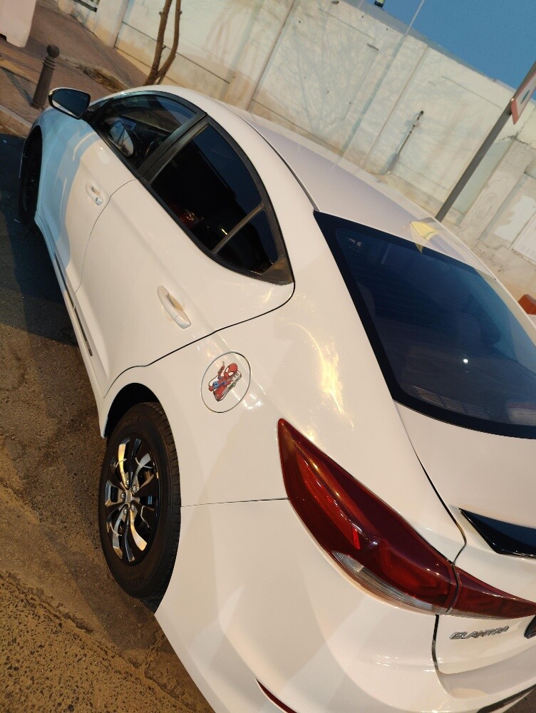 hi Hyundai Elantra 2018 - 4