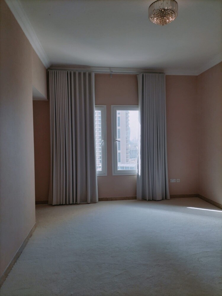 Curtains and Carpet and blinds - 7