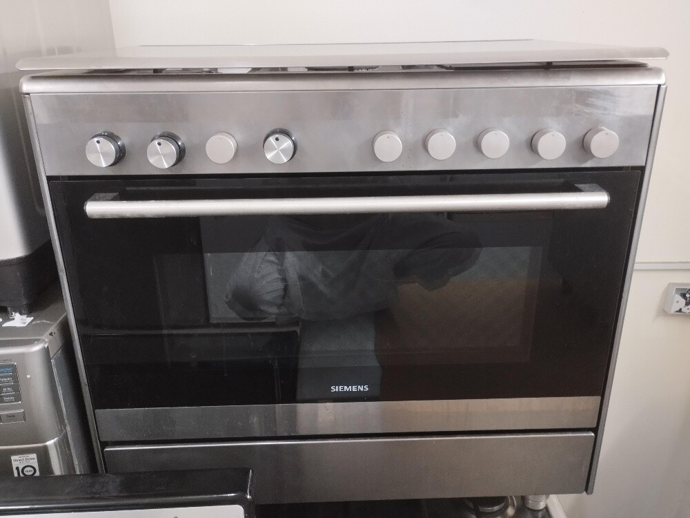 indesit Cooker clean condition - 1