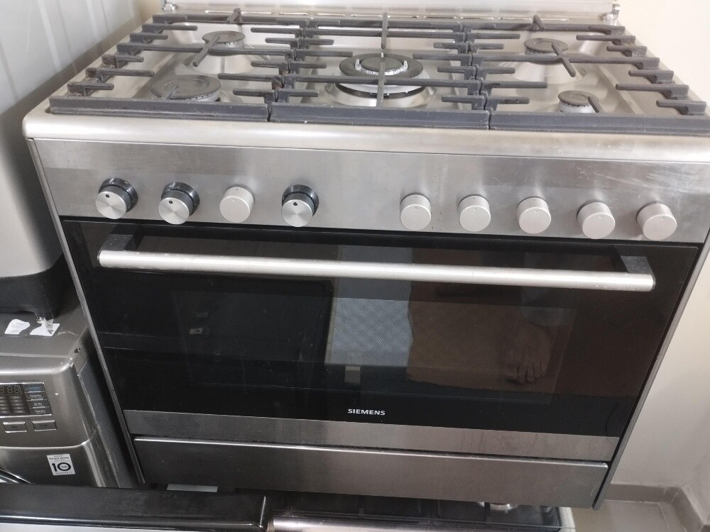 indesit Cooker clean condition - 3