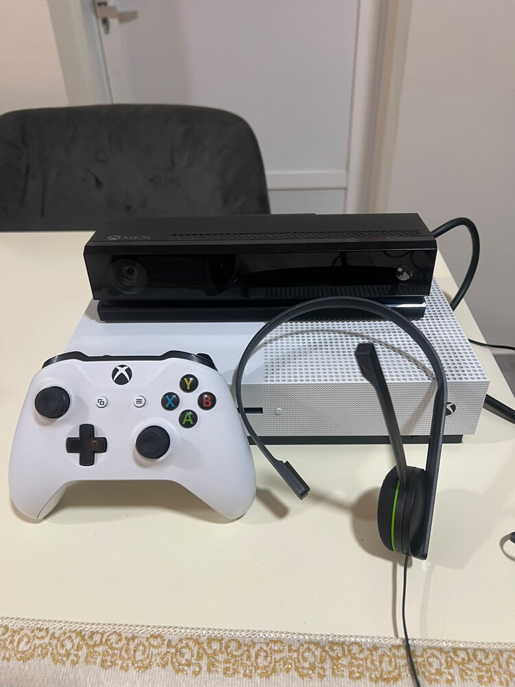 Xbox One s  - 10