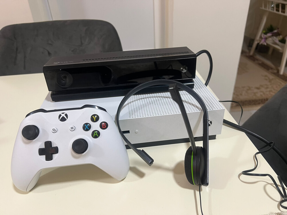 Xbox One s  - 2