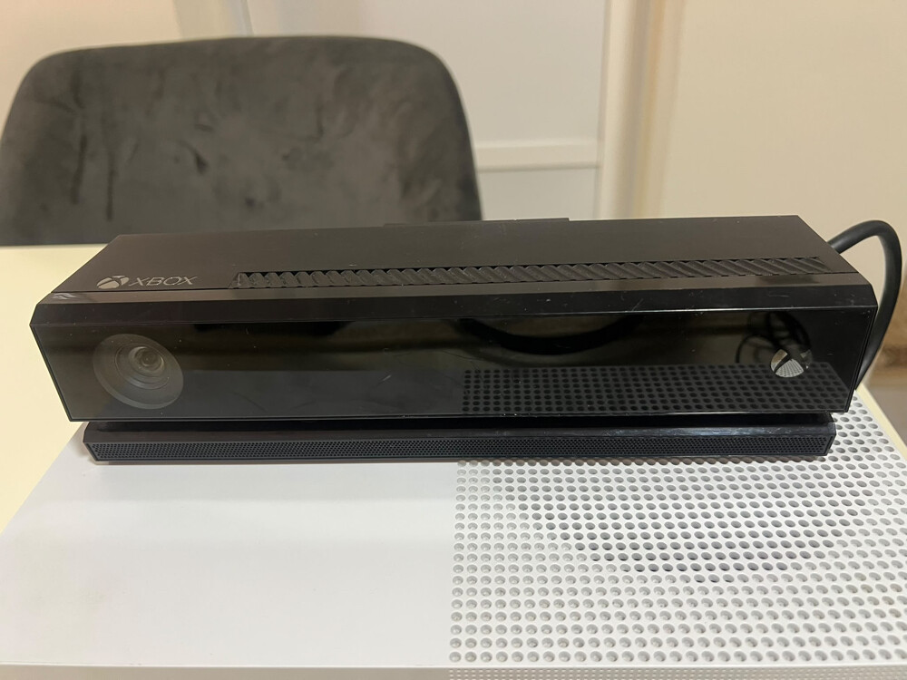 Xbox One s  - 11