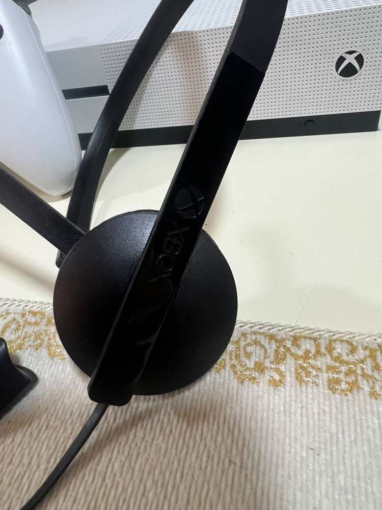 Xbox One s  - 13
