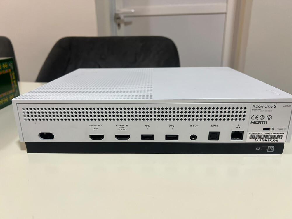 Xbox One s  - 16