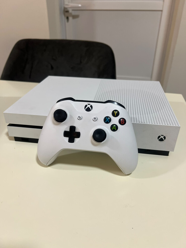 Xbox One s  - 15