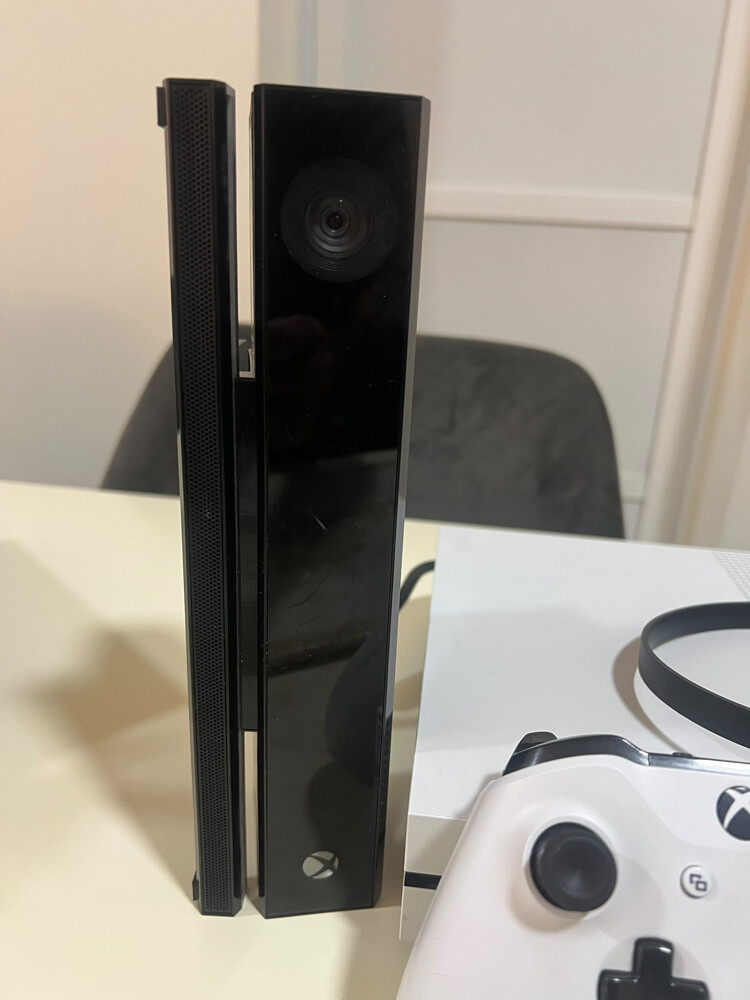 Xbox One s  - 5