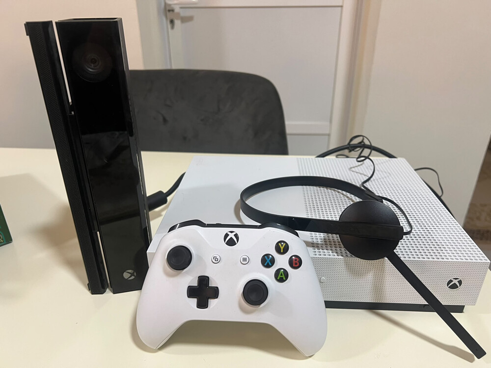 Xbox One s  - 1