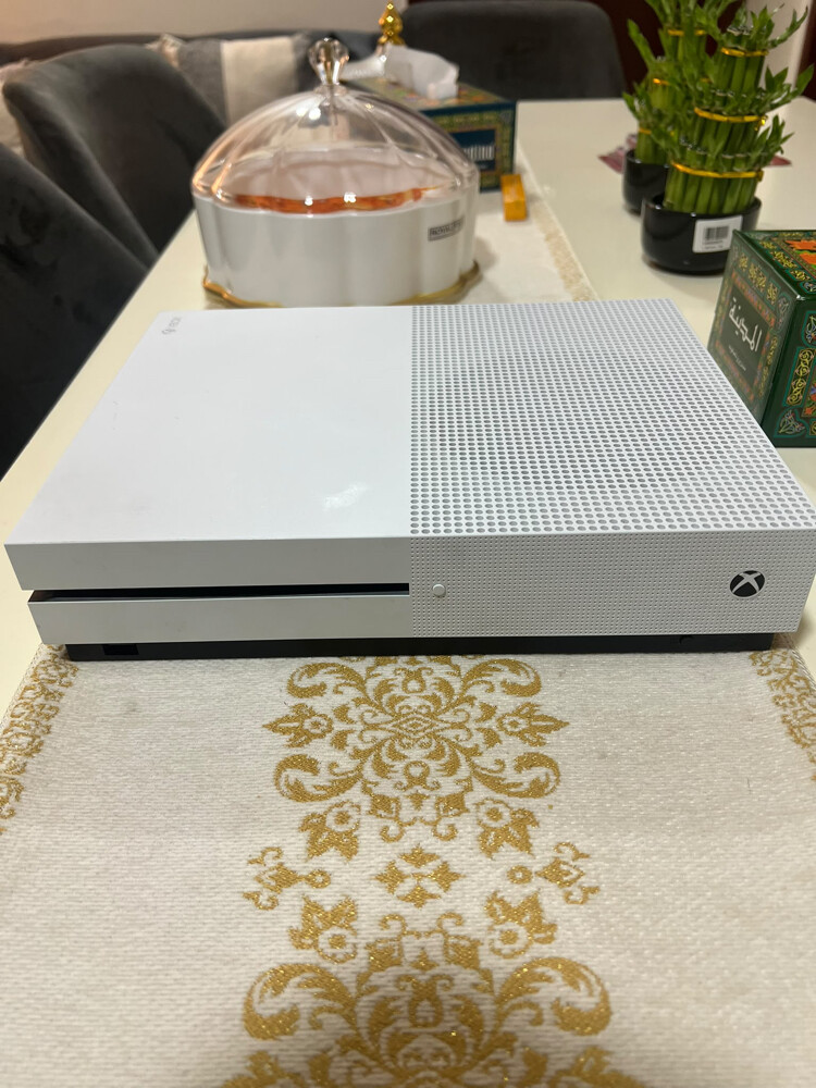 Xbox One s  - 17