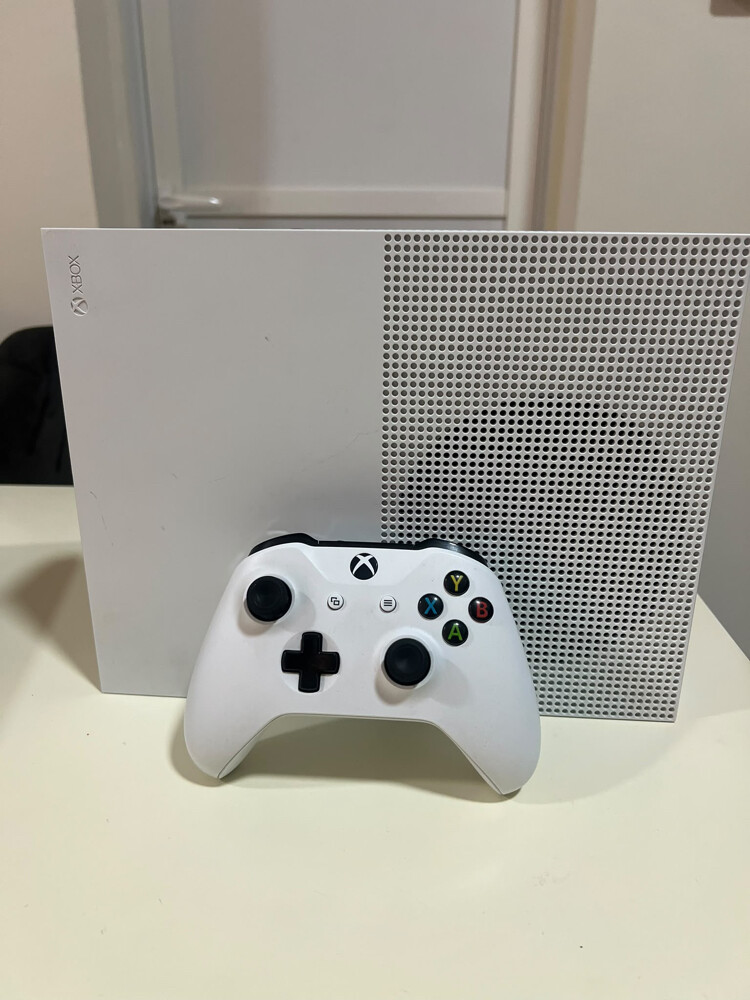 Xbox One s  - 18