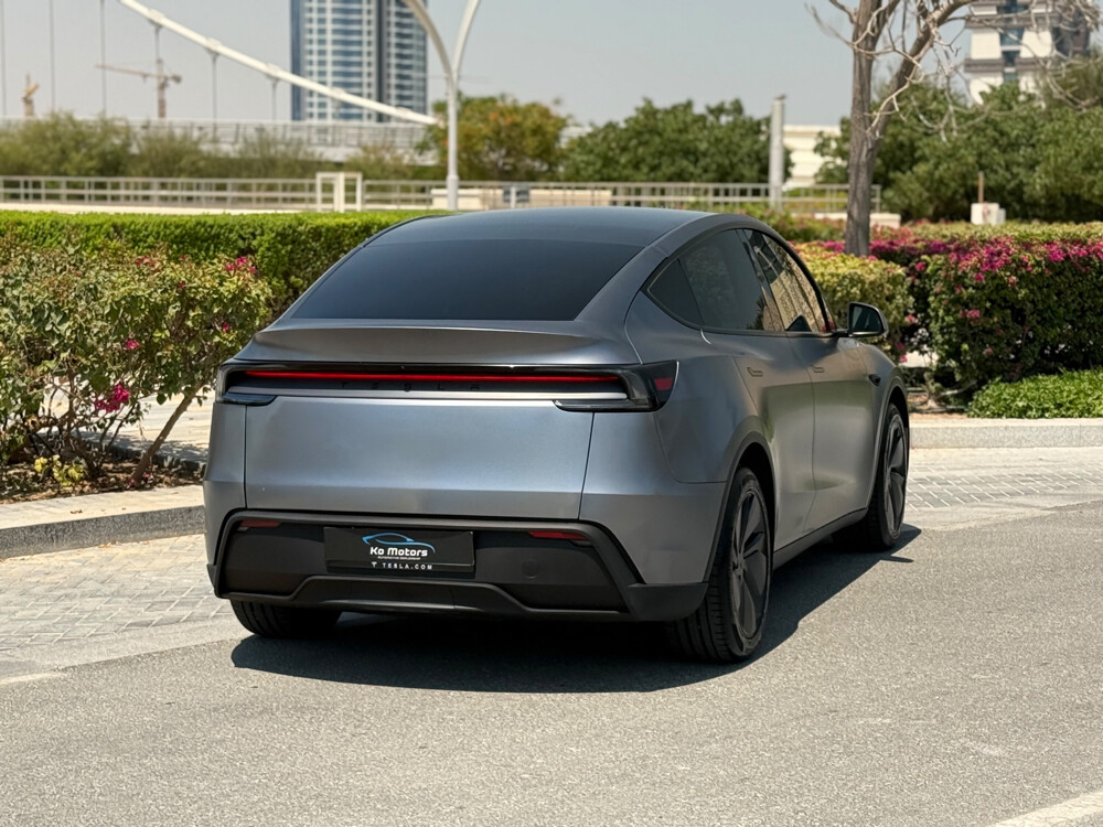 Tesla model Y 2025 - 5