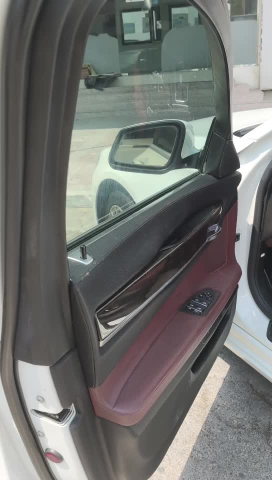 BMW 730Li.    Year 2012 - 4