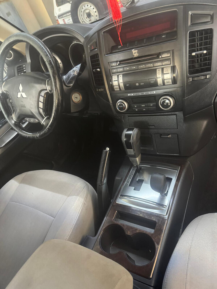 Car 2014 Mitsubishi Pajero sale in Qatar Doha Uesd - 4