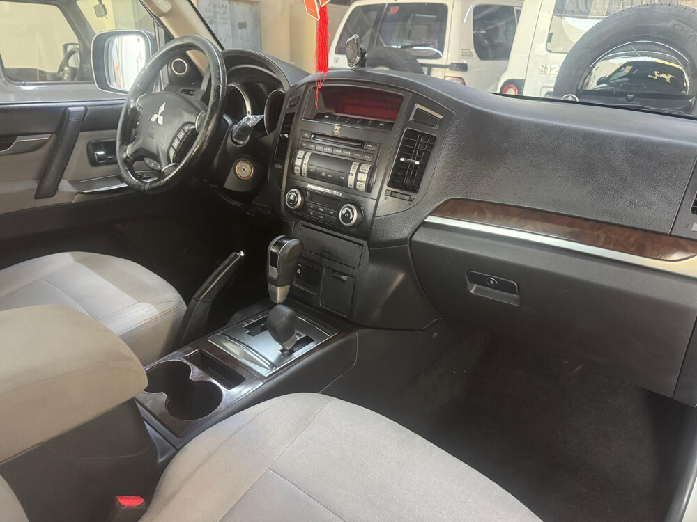 Car 2014 Mitsubishi Pajero sale in Qatar Doha Uesd - 3