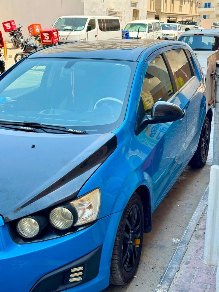 Chevrolet sonic hatchback - 2