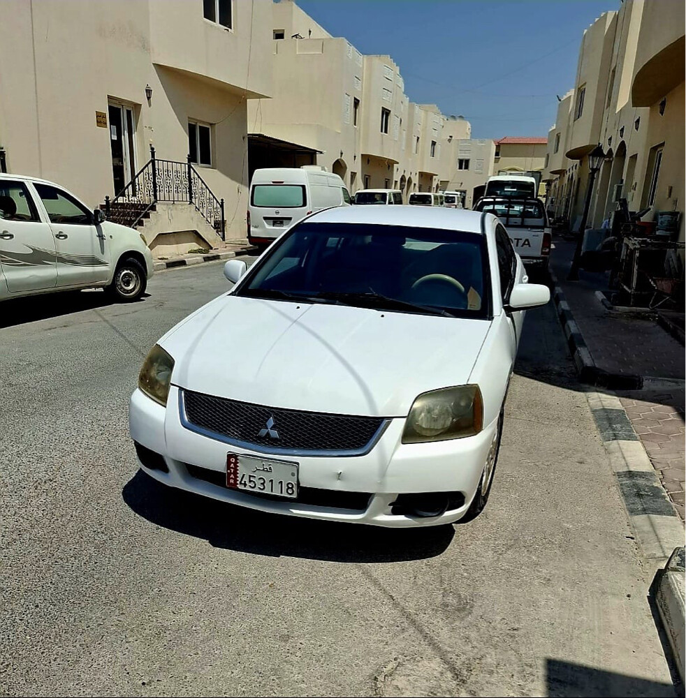 متسوبيشي جالنت - 1