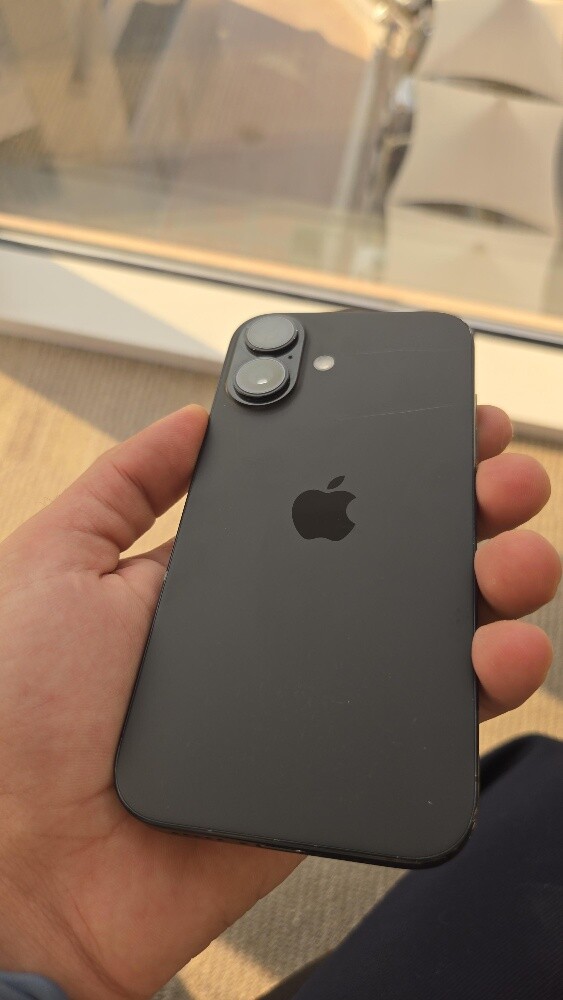 Iphone 16 - 4