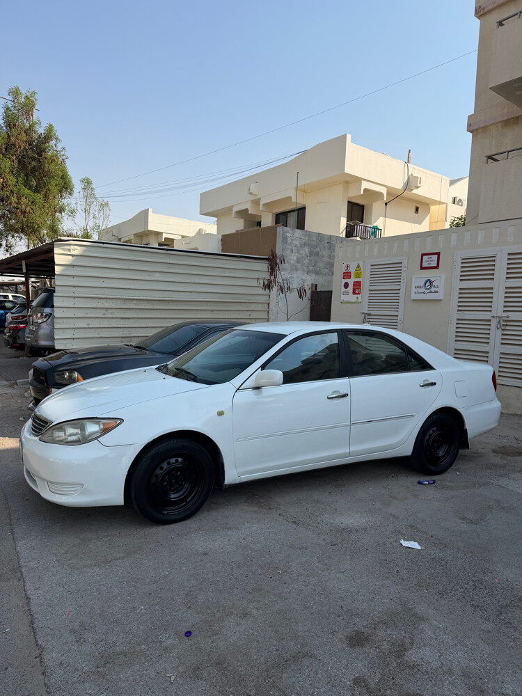 Toyota Camry - 4