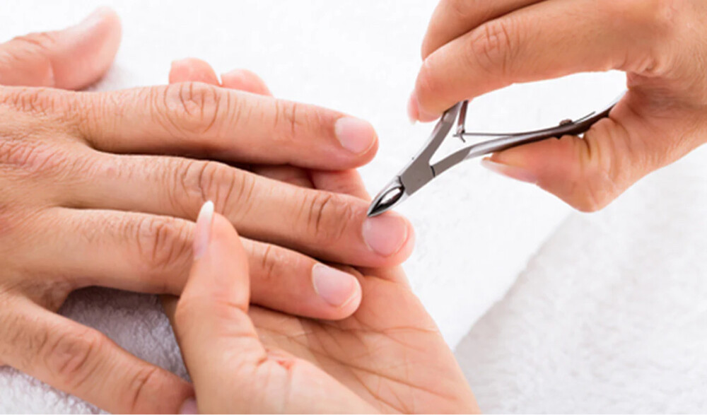hiring manicurist man  - 1