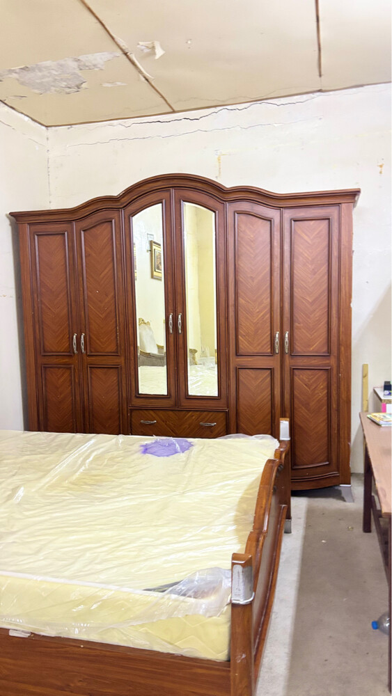 Bed and wardrobe king size like new - 2