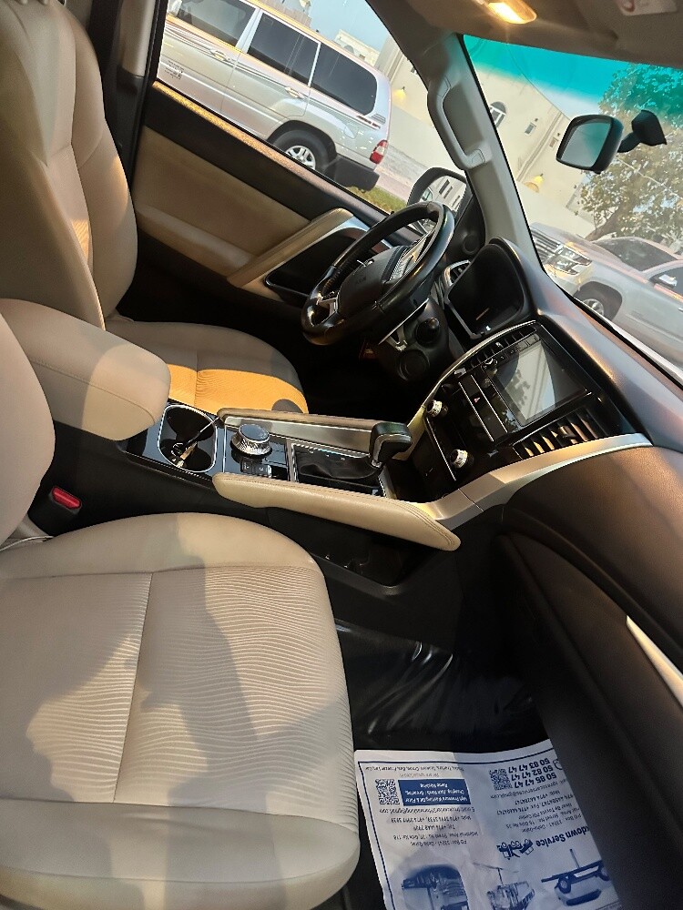 MITSUBISHI MONTERO - 7