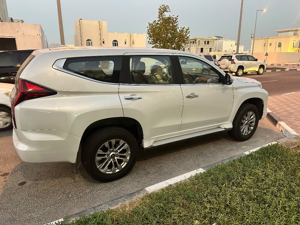MITSUBISHI MONTERO - 1