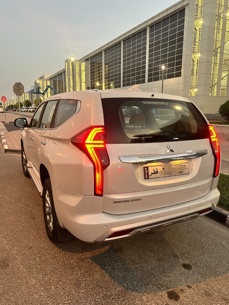 MITSUBISHI MONTERO - 3