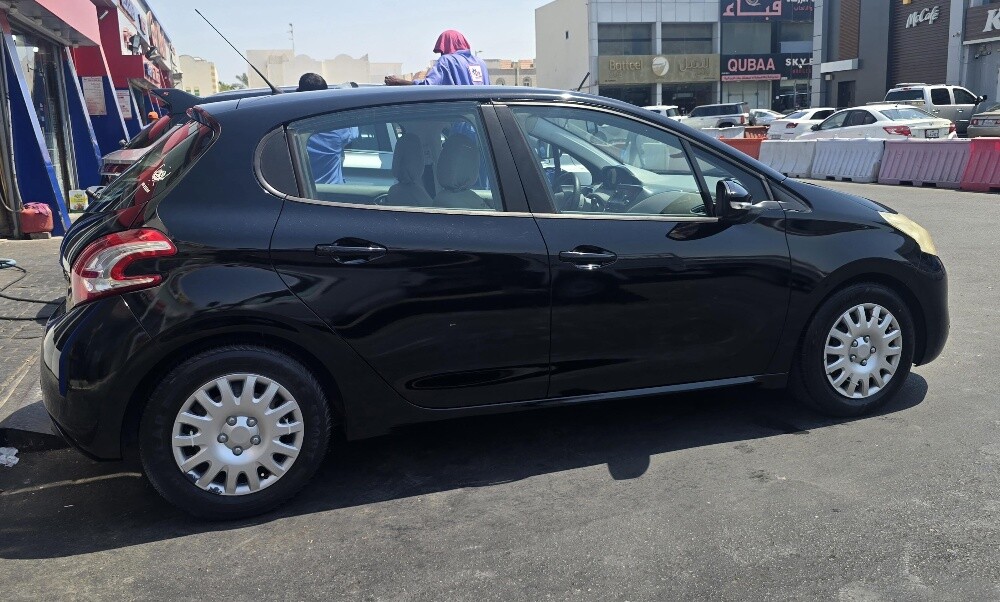 peugeot 208 2013 model car for sale - 2